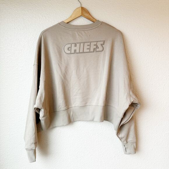 Kansas City Chiefs Women’s Cropped Sweatshirt Pro Line NFL Crewneck Tan Pullover - Picture 6 of 10